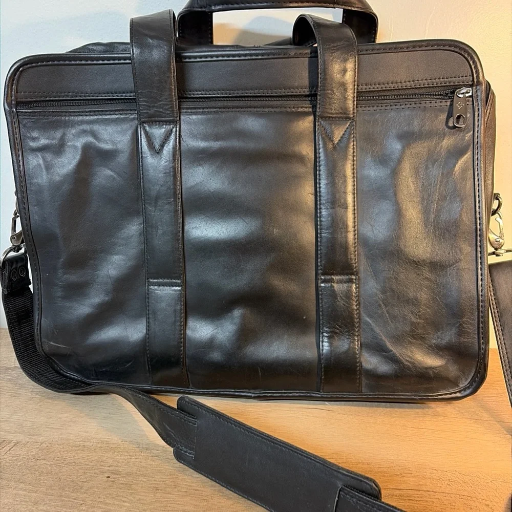 Samsonite Black Leather Expandable Briefcase Laptop 17 inch Business Travel